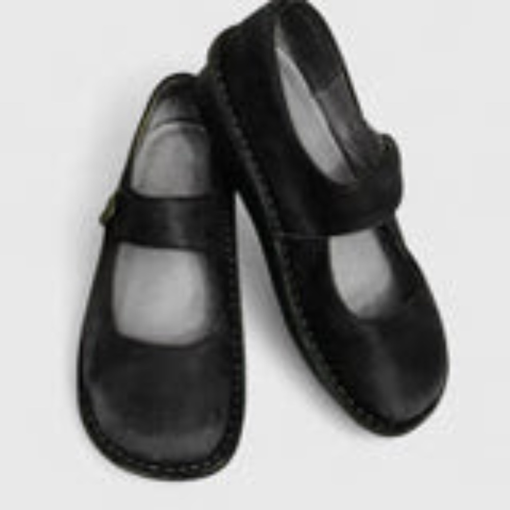 Allison New York Black MaryJanes